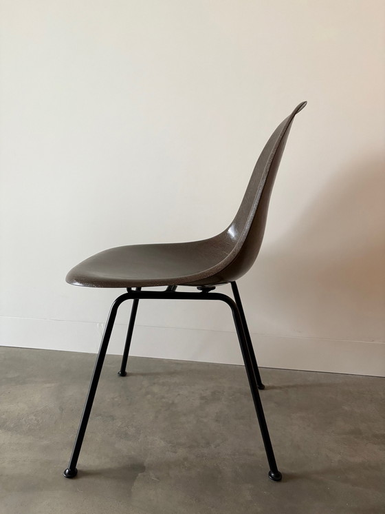 Image 1 of Vitra Eames Herman Miller 4 Fiberglass Kuipstoelen Dsx