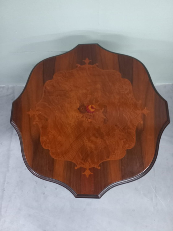 Image 1 of Vintage Italiaanse Notenhout Bijzettafel Plantentafel Met Inlay.