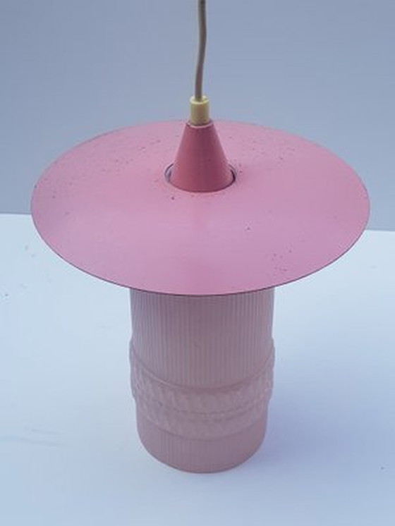 Image 1 of Mid-Century Rosa Glazen Plafondlamp Met Metalen Scherm