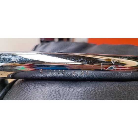 Image 1 of Paar vintage Lc3 fauteuils in verchroomd aluminium van Le Corbusier voor Cassina