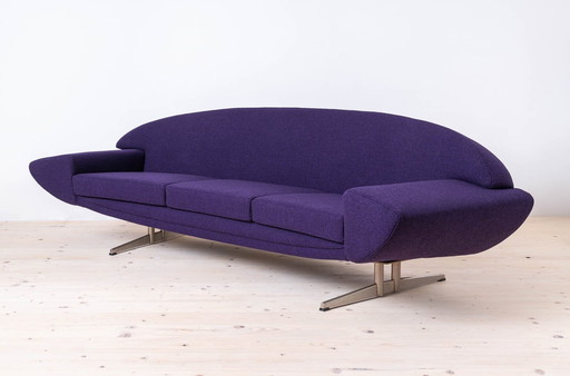 Johannes Andersen Capri Sofa voor Ab Trensums Fåtöljfabrik, opnieuw bekleed met Kvadrat