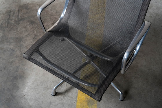 Image 1 of Charles & Ray Eames - Vitra Ea116 Loungestoel