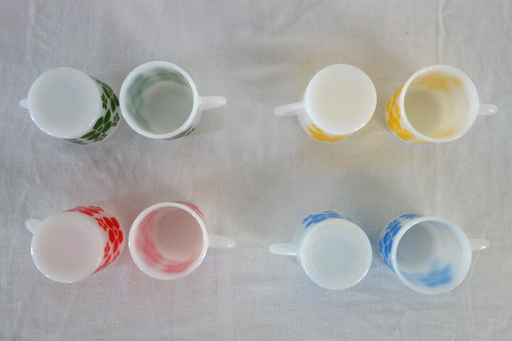 Image 1 of 8 Arcopal koffiebekers met bloemmotief 1970