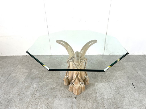 Vintage eettafel van imitatie slagtand