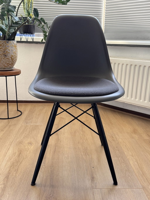 4x Vitra Eames DSW Vast Kussen