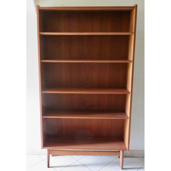 Image 1 of Vintage teakhouten boekenkast met taps toelopend profiel door Johannes Sorth, Denemarken 1960