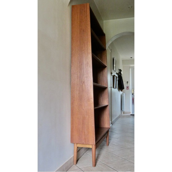 Image 1 of Vintage teakhouten boekenkast met taps toelopend profiel door Johannes Sorth, Denemarken 1960