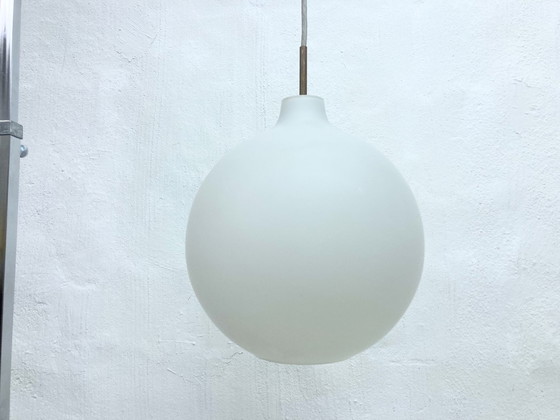 Image 1 of Louis Poulsen glazen hanglamp ontwerp Vilhelm Wohlert model Satellite