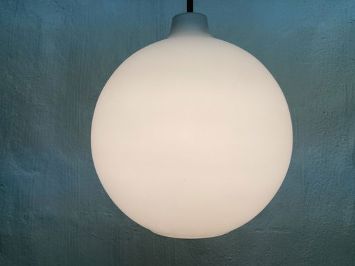 Louis Poulsen glazen hanglamp ontwerp Vilhelm Wohlert model Satellite