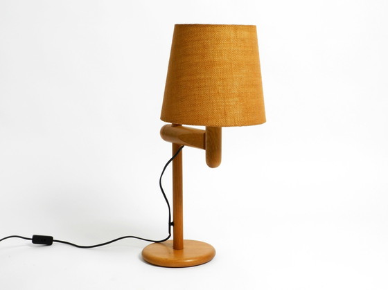 Image 1 of Originele Temde tafellamp uit 1960 gemaakt van eikenhout en met in hoogte verstelbare kap