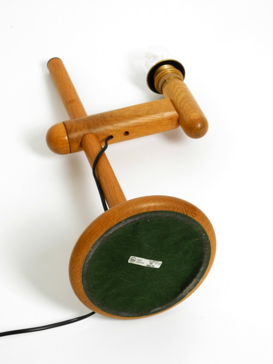 Image 1 of Originele Temde tafellamp uit 1960 gemaakt van eikenhout en met in hoogte verstelbare kap