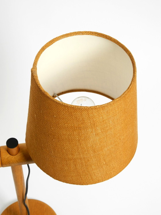 Image 1 of Originele Temde tafellamp uit 1960 gemaakt van eikenhout en met in hoogte verstelbare kap