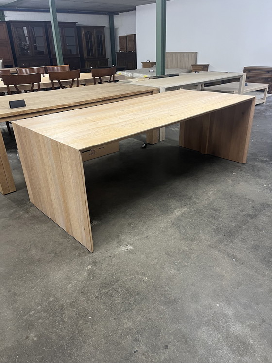Image 1 of Moderne Massieve Eiken Tafel