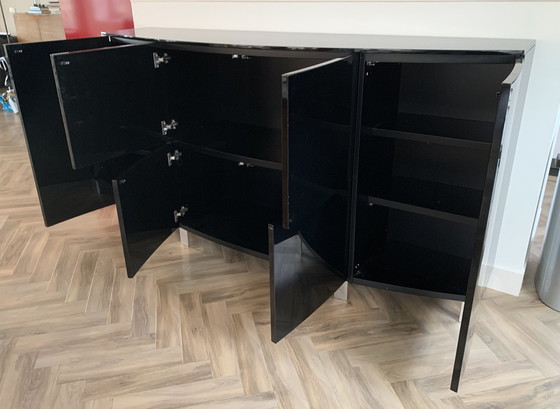 Image 1 of Hoog zwart gelakt dressoir