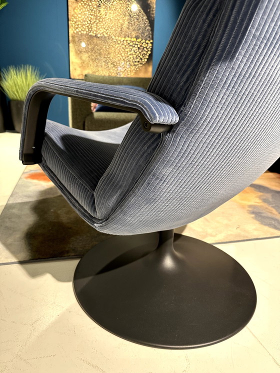 Image 1 of Artifort Fauteuil F142