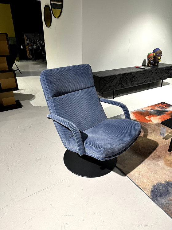 Image 1 of Artifort Fauteuil F142