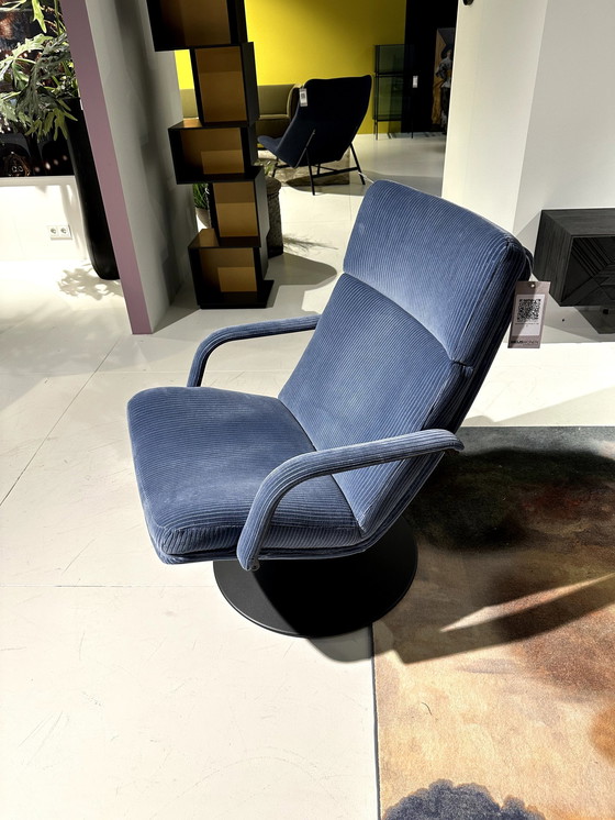 Image 1 of Artifort Fauteuil F142