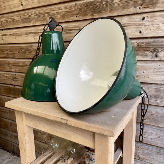 Image 1 of 2x Vintage groene emaille fabriekslamp
