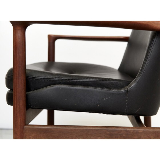 Image 1 of Vintage fauteuil in massief hout en zwart leer van Ib Kofod Larsen voor Fröscher