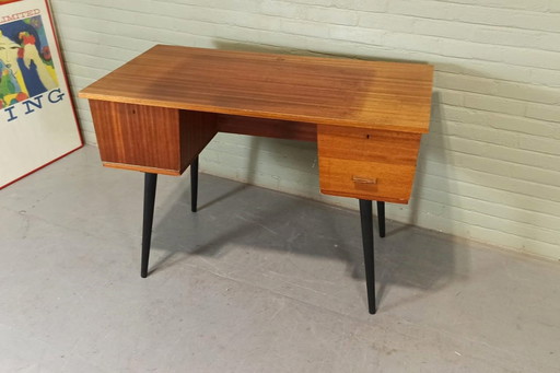 Mid Century Pinnen Bureau