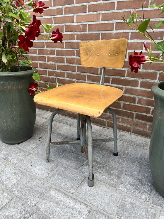 Image 1 of 2x Vintage atelierwerk stoelen