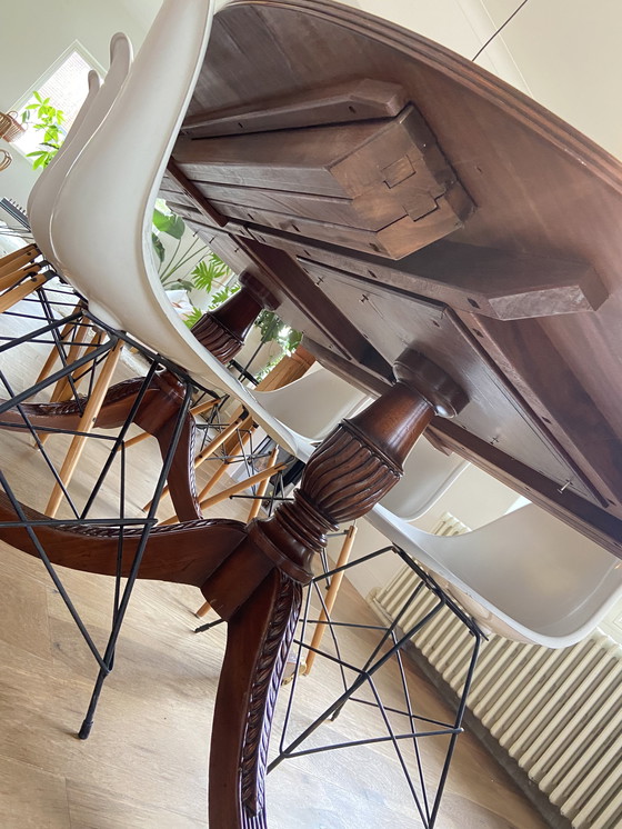 Image 1 of Vintage ovalen eettafel volhout mahonie