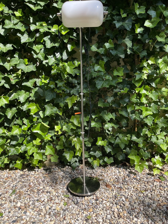 Image 1 of Lamp met glazen kap melkwit