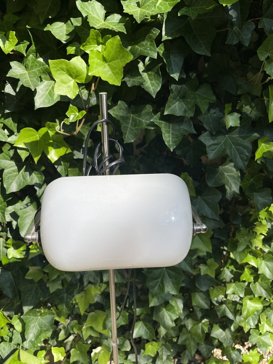 Image 1 of Lamp met glazen kap melkwit