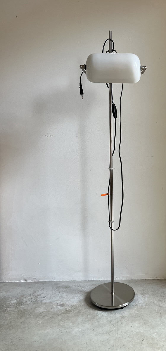 Image 1 of Lamp met glazen kap melkwit