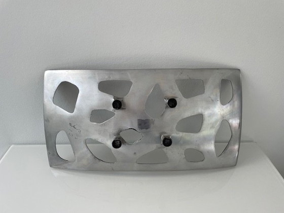 Image 1 of Minimalistische Vintage Schaal Van Aluminium Gatenpatroon
