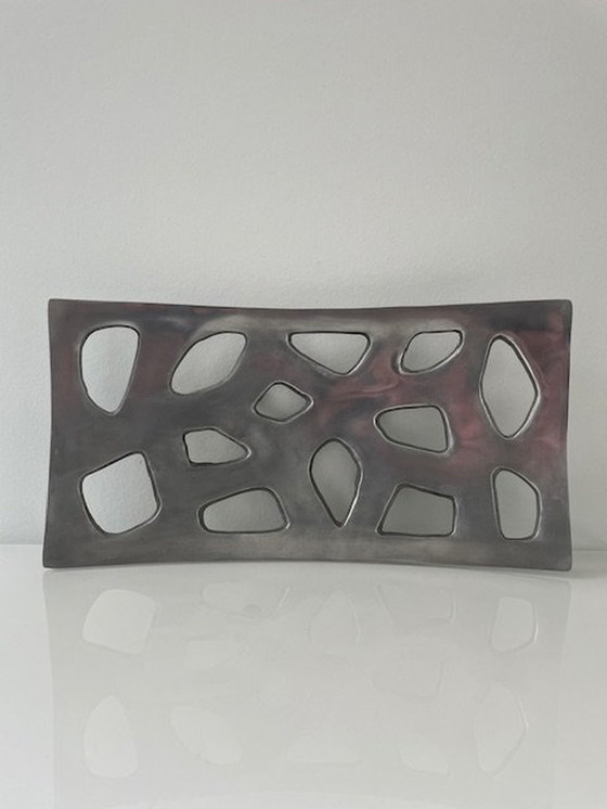 Image 1 of Minimalistische Vintage Schaal Van Aluminium Gatenpatroon