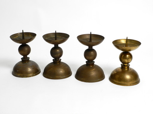 4 grote zware Mid Century messing kandelaars uit een Beierse kerk