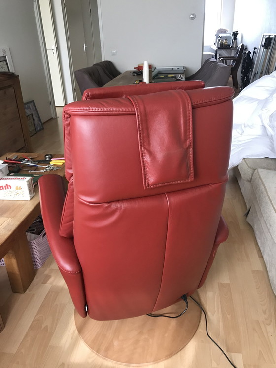 Image 1 of Prominent sta-op fauteuil S-100 leder rood elektrisch verstelbaar