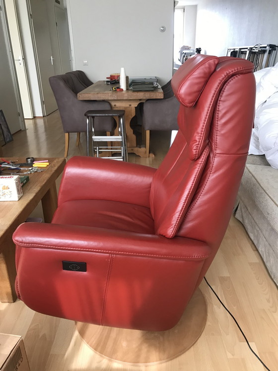 Image 1 of Prominent sta-op fauteuil S-100 leder rood elektrisch verstelbaar