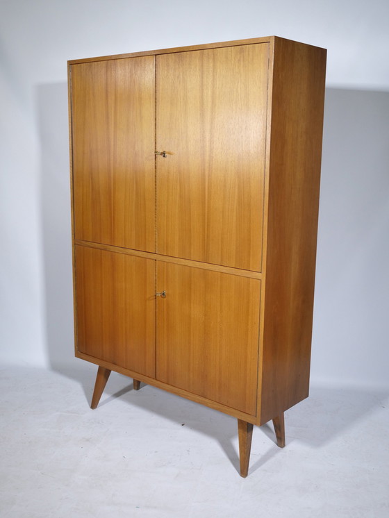 Image 1 of Notenhouten dressoir