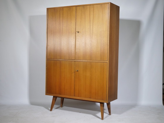 Image 1 of Notenhouten dressoir