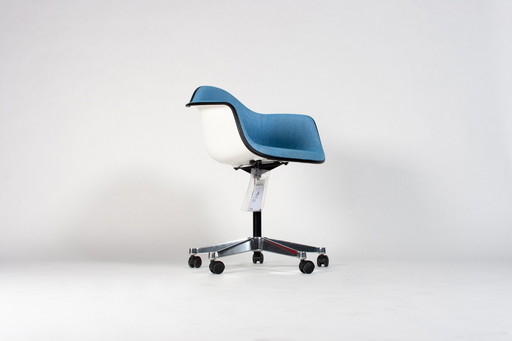 Vitra Eames Plastic Arm Chair PACC Blauw (voorraad:10)