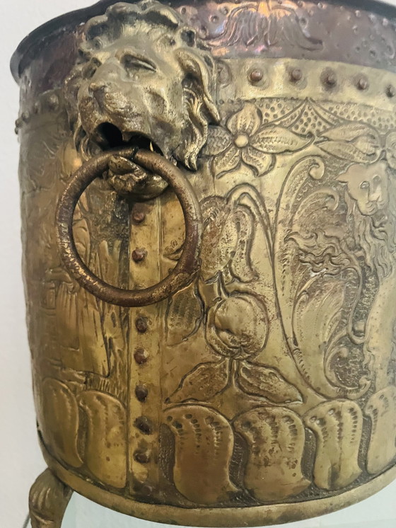 Image 1 of Driepoot Plantenbak Messing Xvii/ Xviii Eeuw Noord-Duitsland