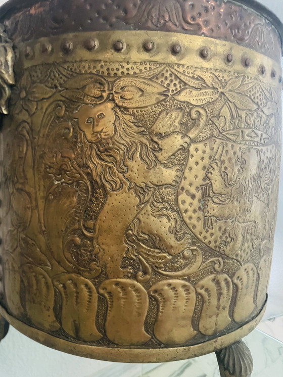 Image 1 of Driepoot Plantenbak Messing Xvii/ Xviii Eeuw Noord-Duitsland