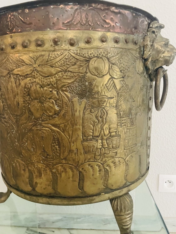 Image 1 of Driepoot Plantenbak Messing Xvii/ Xviii Eeuw Noord-Duitsland