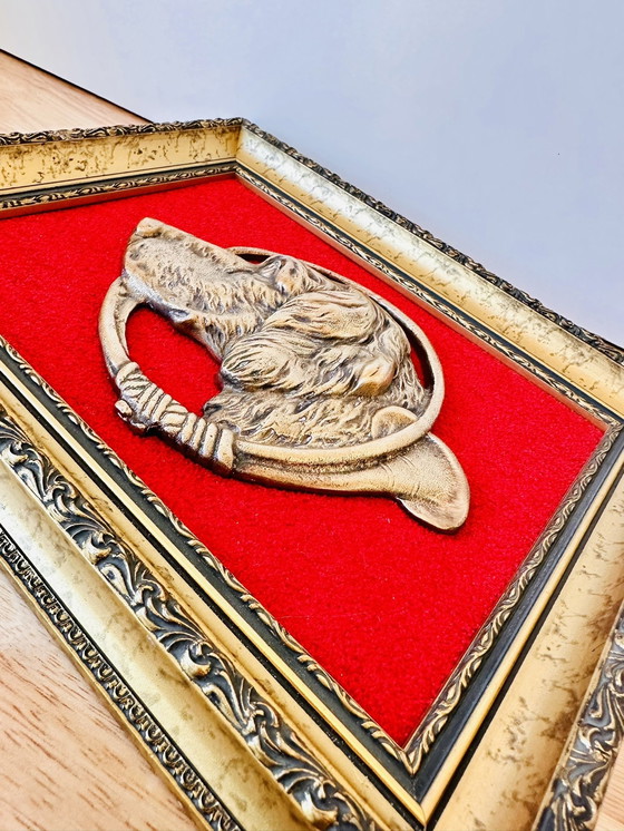 Image 1 of Messing wandschildering in lijst met hond en jachthoorn |