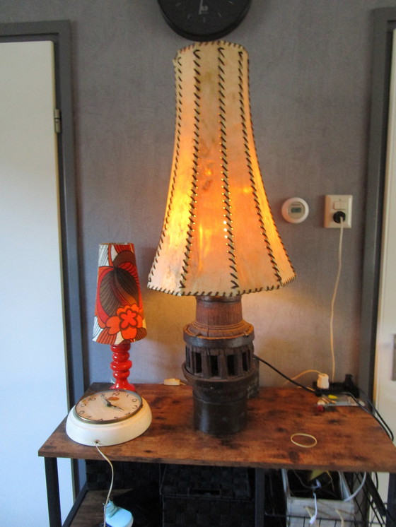 Image 1 of Vintage Zeldzame Zware Antieke Wagenwiel As Lamp Met Echt Lederen Lampenkap