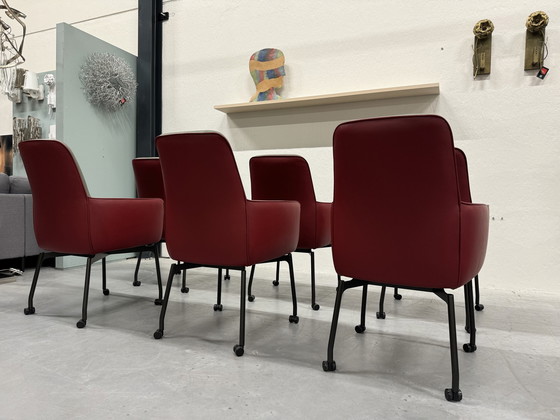 Image 1 of 6 Leolux Gyon Eetkamerstoelen Op Wielen Groen Rood Leer 