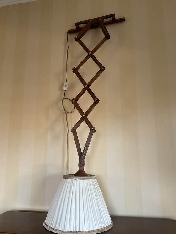 Image 1 of Vintage Houten Schaarlamp