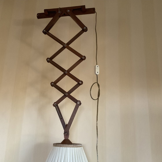 Image 1 of Vintage Houten Schaarlamp