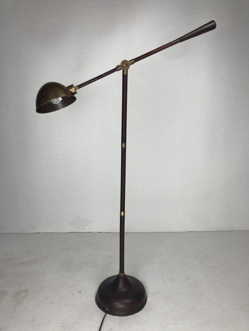 Met leer omwikkelde en gestikte vloerlamp van Jacques Adnet, 1970S