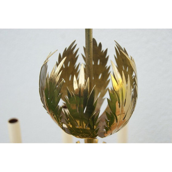 Image 1 of Vintage 12-armige messing kroonluchter met lauwerkrans van United Workshops, 1950