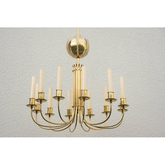 Image 1 of Vintage 12-armige messing kroonluchter met lauwerkrans van United Workshops, 1950