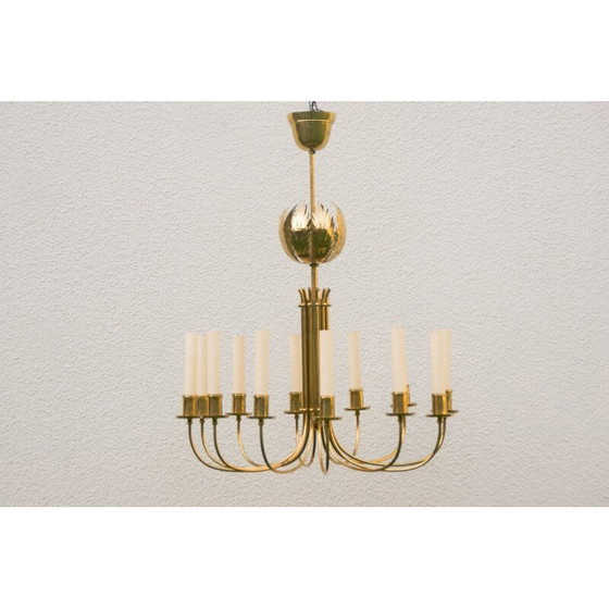 Image 1 of Vintage 12-armige messing kroonluchter met lauwerkrans van United Workshops, 1950