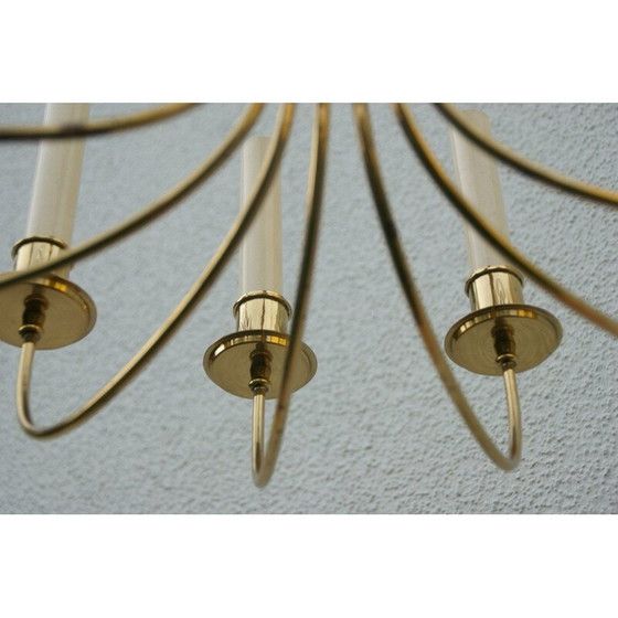 Image 1 of Vintage 12-armige messing kroonluchter met lauwerkrans van United Workshops, 1950